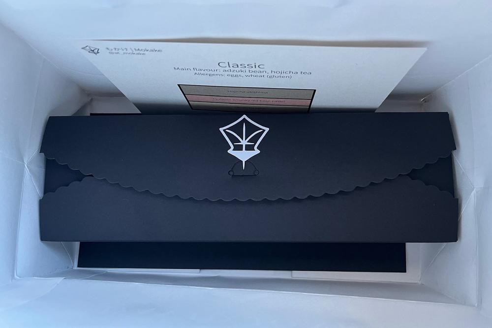 mokake: black packaging box