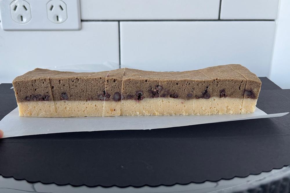 mokake: hojicha and red bean ukishima cake in cross-section